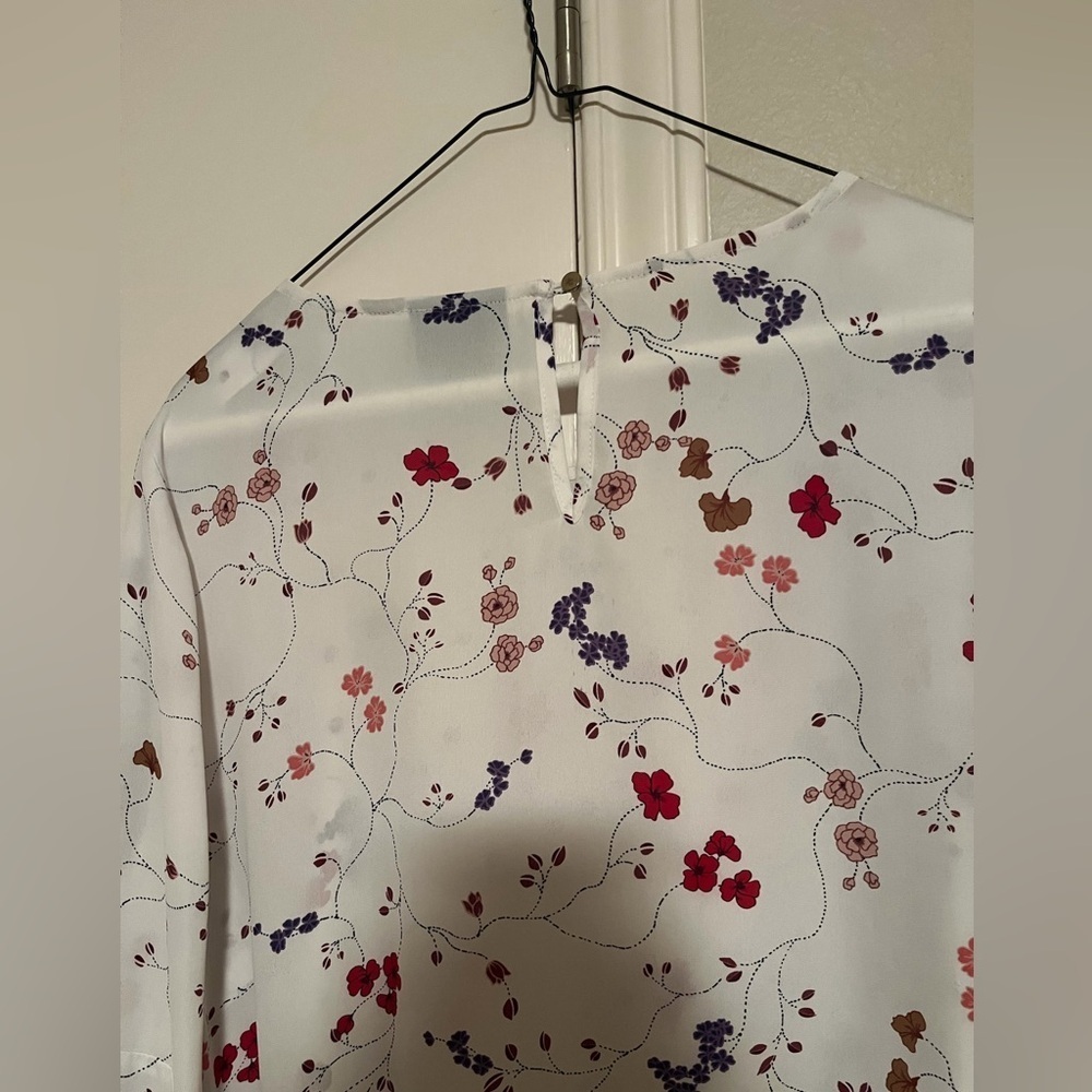 Liz Claiborne Large Floral Blouse White Long Sleeve Gold Button Accent Top - Picture 5 of 9